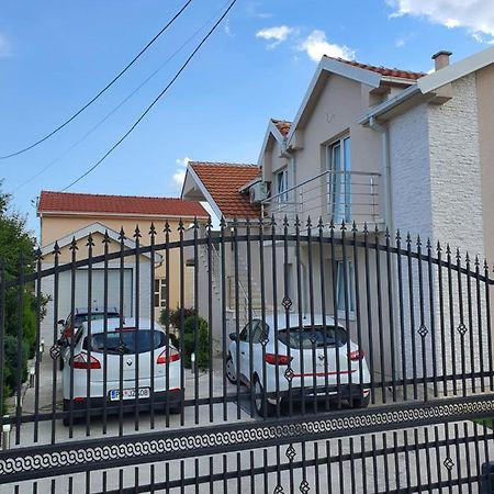 Apartman Tolosi 2 Podgorica Eksteriør billede