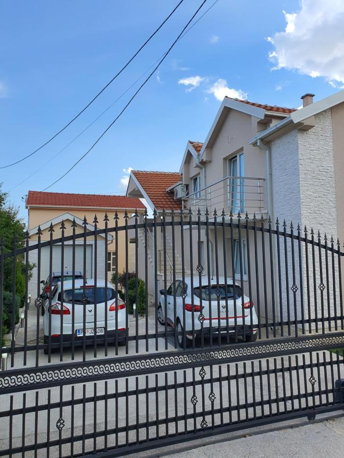 Apartman Tolosi 2 Podgorica Eksteriør billede